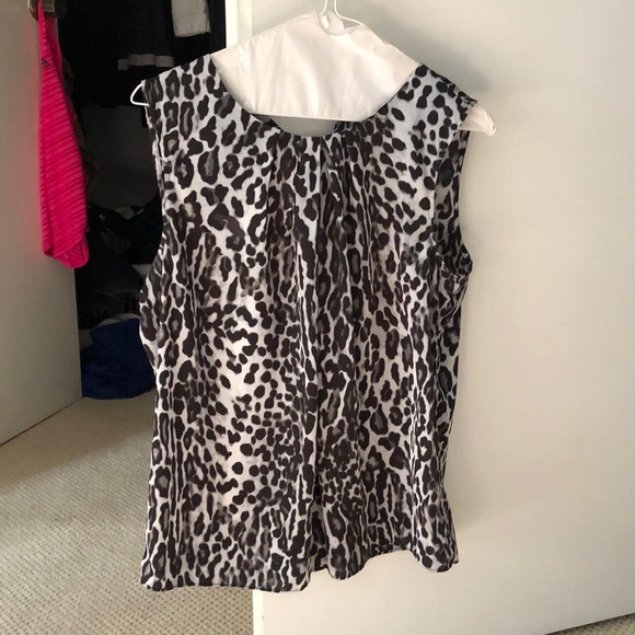 Sleeveless leopard silky too - Picture 1 of 4